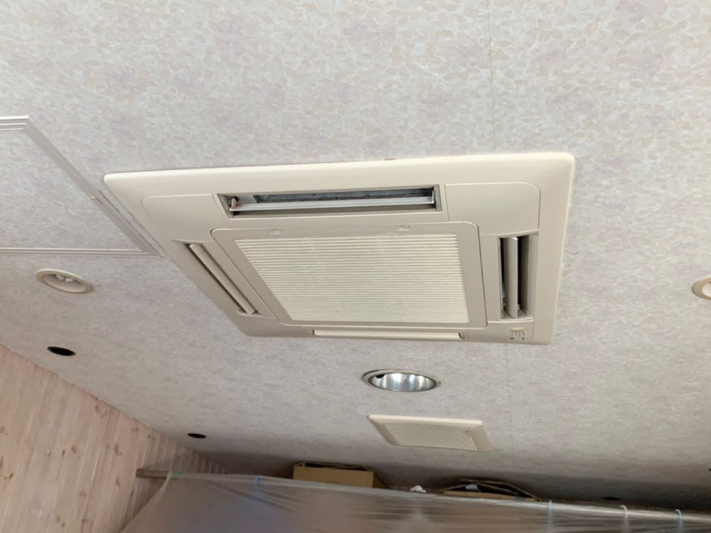ダイキン製業務用天井埋め込みエアコン入替え工事｜鎌倉市 | 業務用 