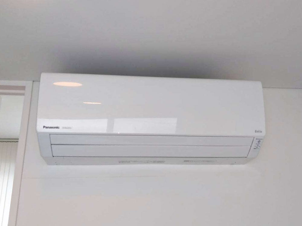 Panasonic(パナソニック)の壁掛けエアコン CS-221DFL-W のご紹介です  