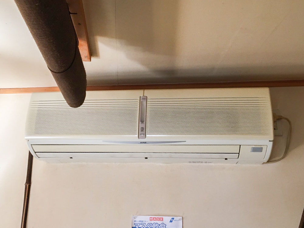 東芝製業務用壁掛けエアコン＆日立製家庭用壁掛けエアコン入替え工事  
