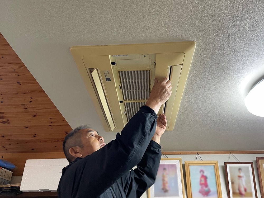 既存室内機パネル撤去