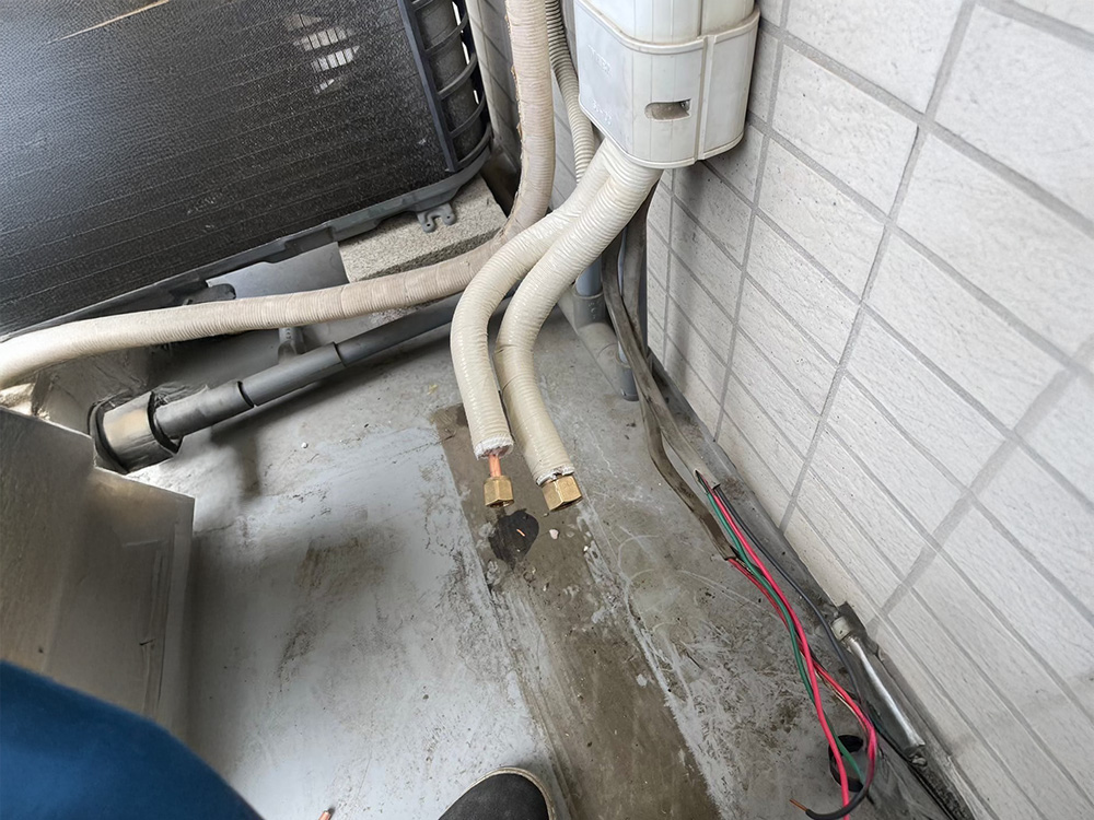 室外機側配管是正