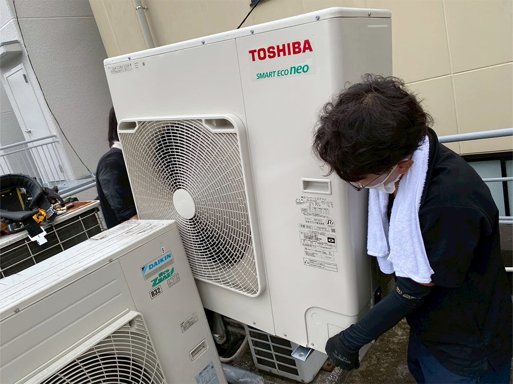 新規室外機搬入③