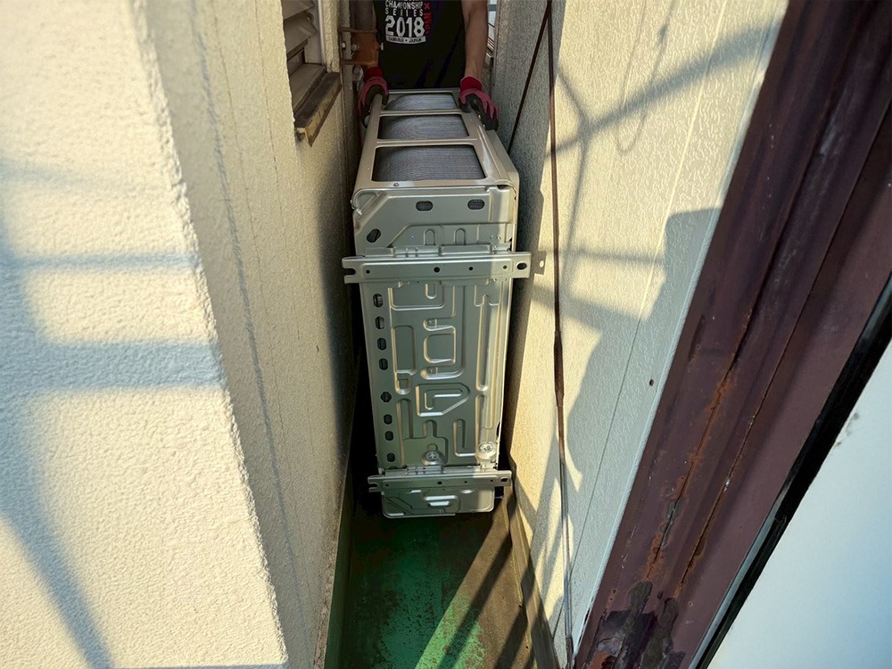 新規室外機搬入②