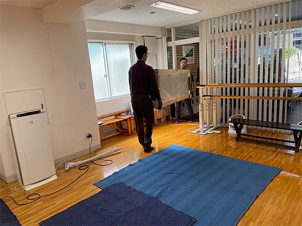 新規室内機搬入①