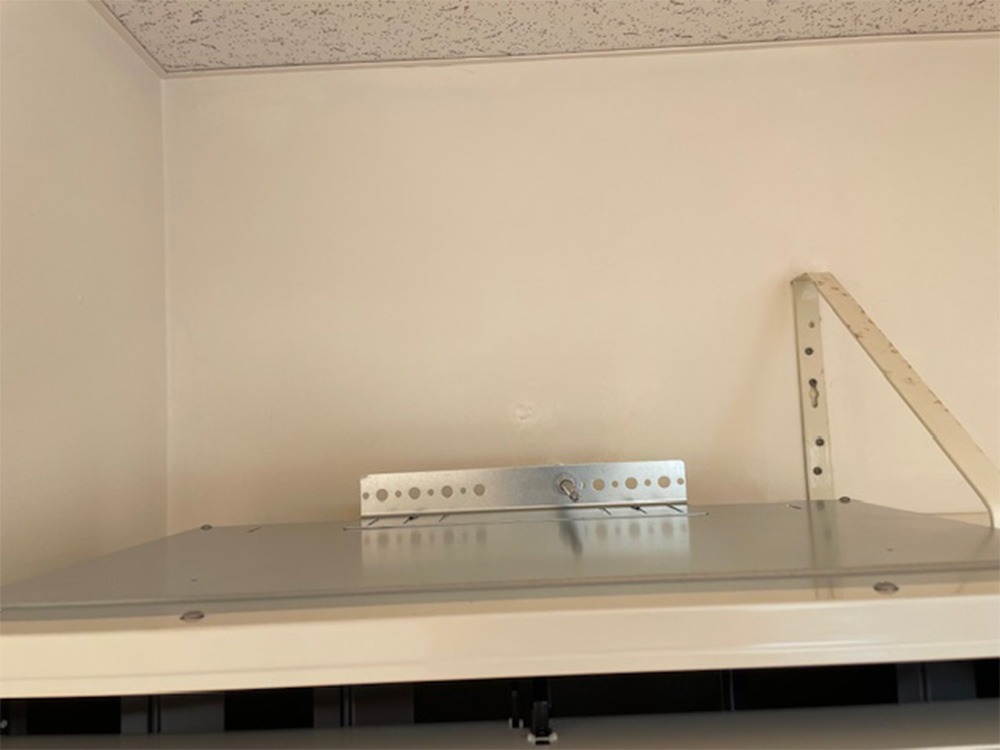 転倒防止金具設置②