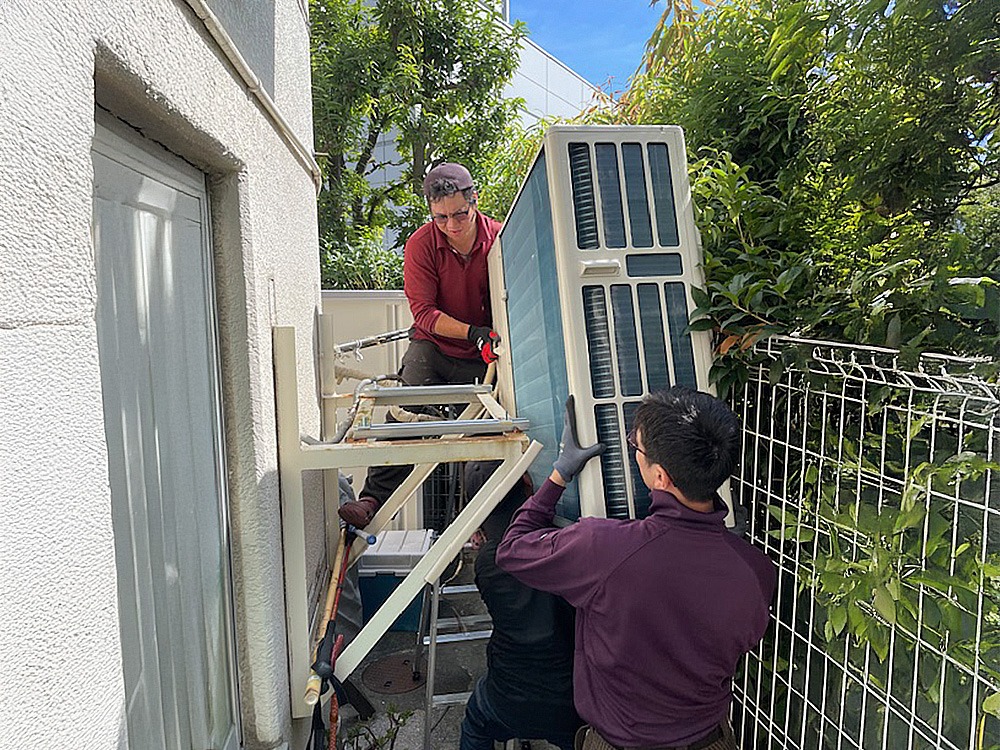 新規室内機搬入