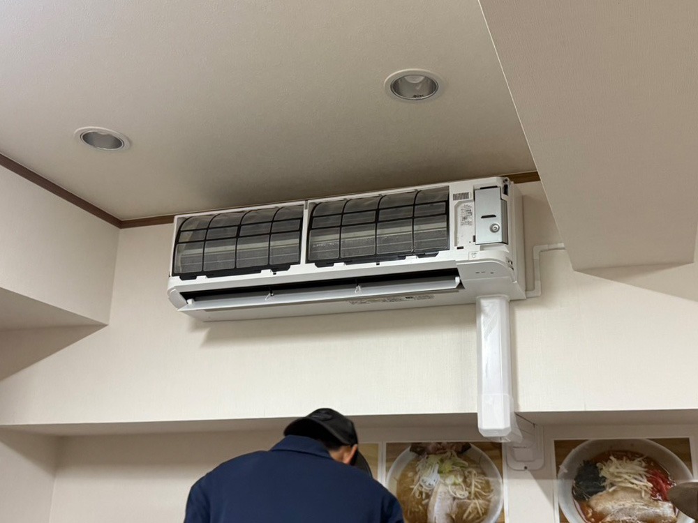 室内機側配管カバー設置