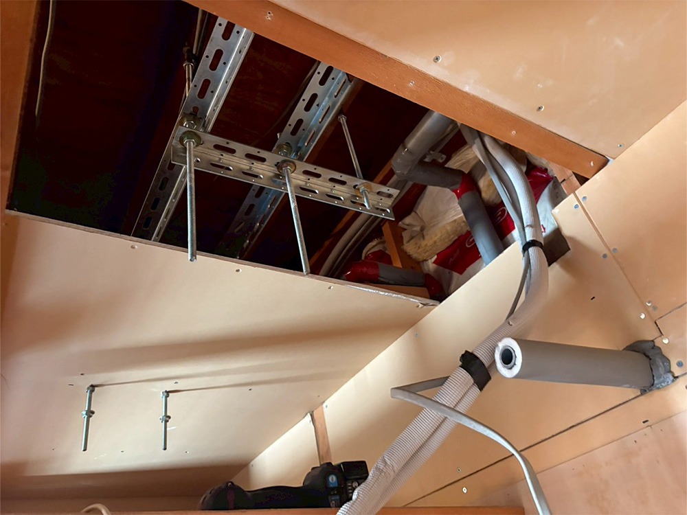 室内機C既存配管ドレン吊り位置調整