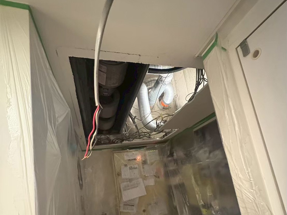 新規室内機吊り込み