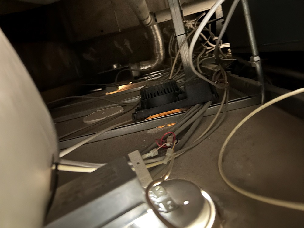 照明・煙探知機・スピーカー裏側