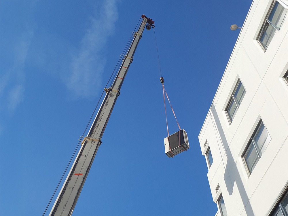 室外機搬出入作業②