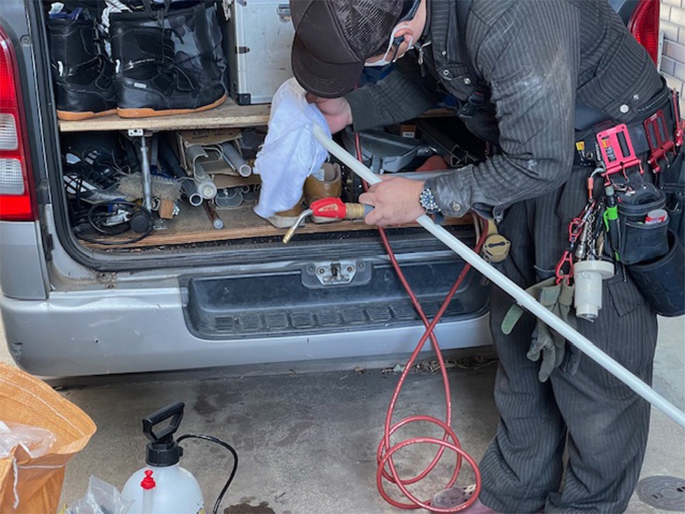 室外機側ドレン管設置①