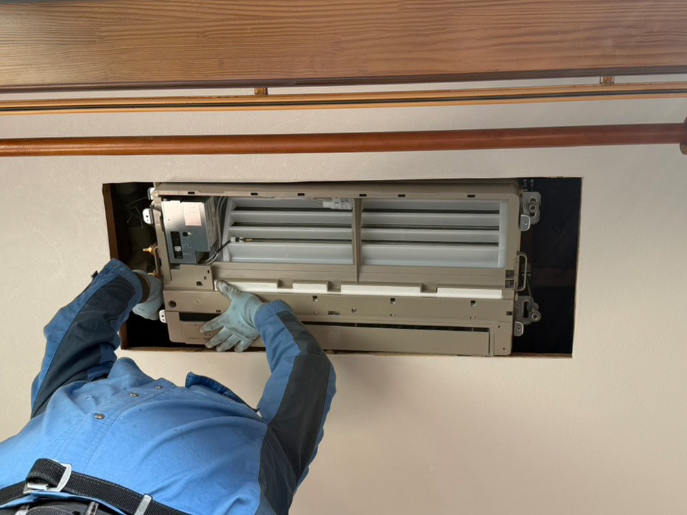 新規室内機吊り込み①