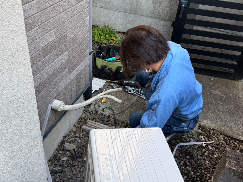 室外機側既設配管是正