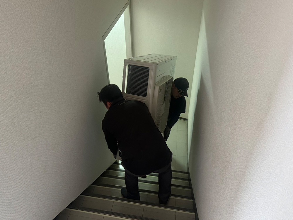 新規室外機AB搬入