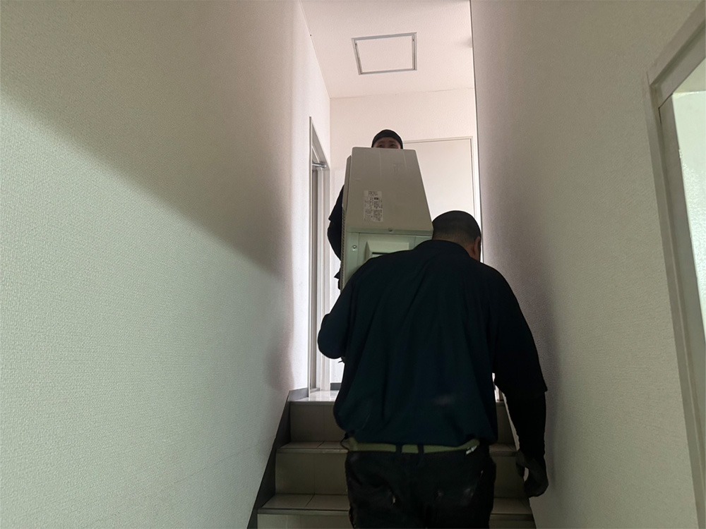 新規室外機C搬入