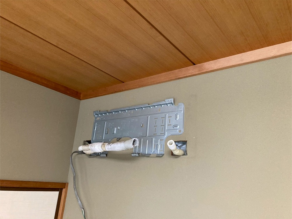 室内機D据付板設置